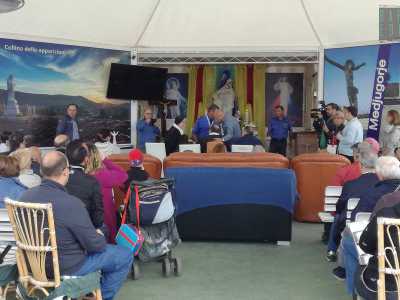 Sono gi� le 15.30: inizia lo show